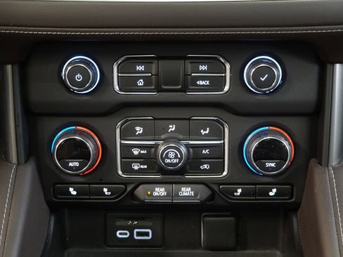 Used 2022 Chevrolet Tahoe Z71 w/ Z71 Off-Road Package AWD/4WD image 26