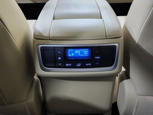 Used 2018 Toyota Highlander XLE image 18