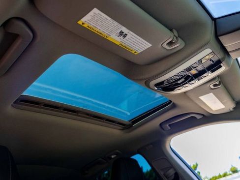 Used 2014 Porsche Panamera S image 16