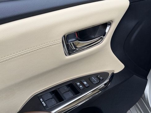 Used 2014 Toyota Avalon XLE image 13