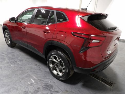 Used 2025 Chevrolet Trax LS w/ Driver Confidence Package image 6