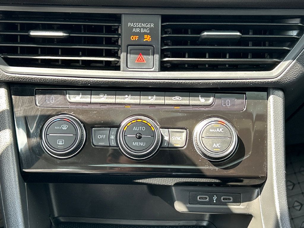 Used 2023 Volkswagen Jetta SE w/ Panoramic Sunroof Package FWD image 18