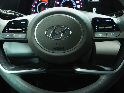 Used 2022 Hyundai Elantra SEL FWD image 18