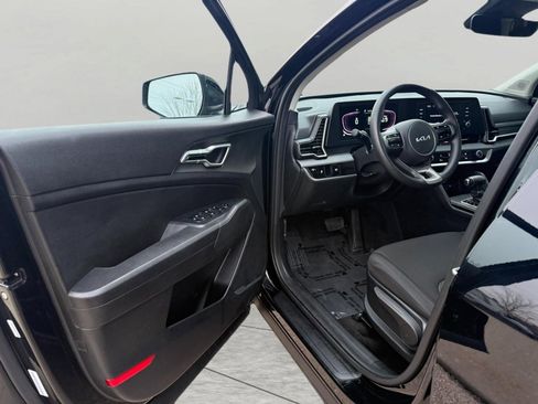 Used 2025 Kia Sportage LX image 18
