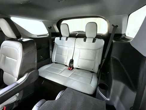 Used 2021 Ford Explorer XLT w/ Equipment Group 202A AWD/4WD image 20