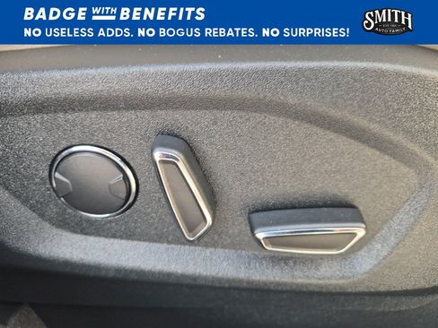 Used 2018 Ford Edge Titanium w/ Technology Package FWD image 11