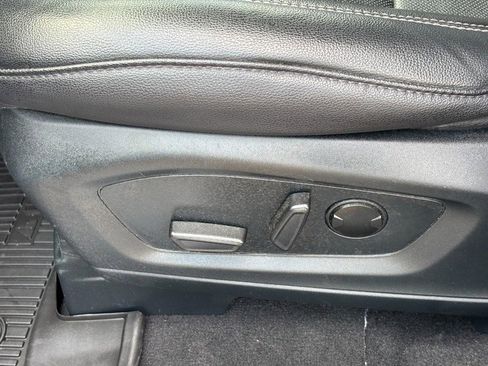 Used 2024 Ford Explorer Limited w/ Equipment Group 301A AWD/4WD image 18