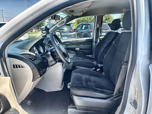 Used 2018 Dodge Grand Caravan SE FWD image 11