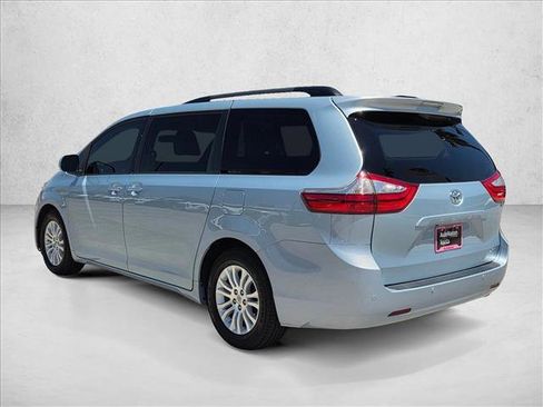 Used 2015 Toyota Sienna XLE w/ XLE Navigation Package FWD image 8