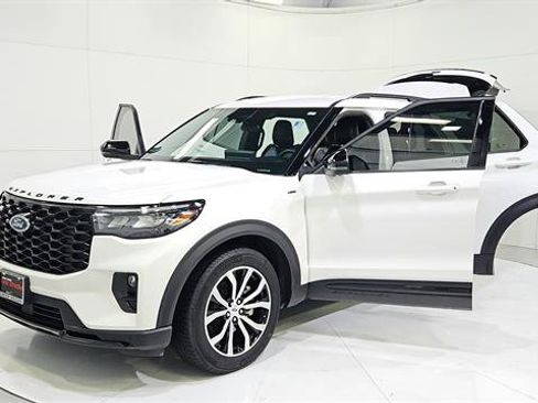 Used 2025 Ford Explorer ST-Line RWD image 30