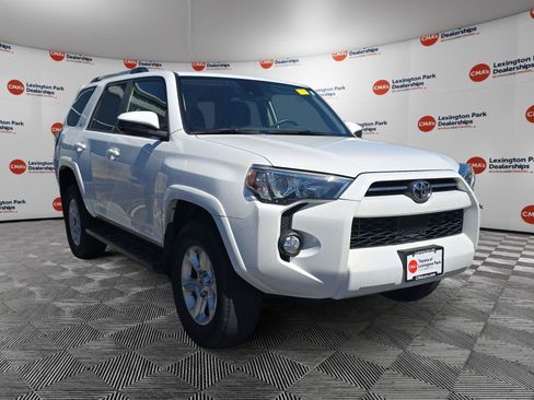 Used 2020 Toyota 4Runner SR5 AWD/4WD image 1