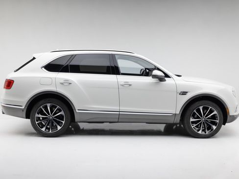 Used 2017 Bentley Bentayga AWD/4WD image 11