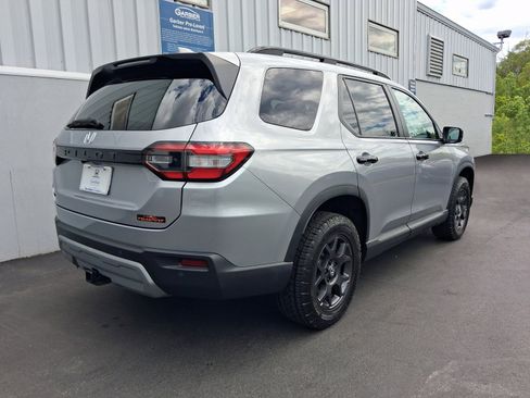 Used 2025 Honda Pilot TrailSport image 10