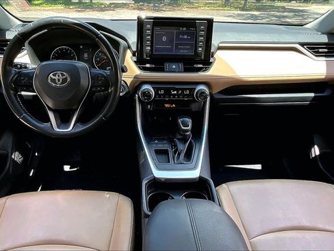 Used 2019 Toyota RAV4 XLE Premium FWD image 7