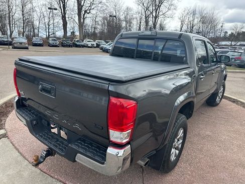 Used 2017 Toyota Tacoma SR5 w/ Tow Package image 5