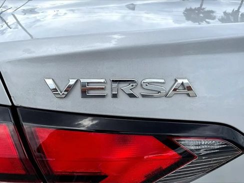 Used 2022 Nissan Versa SV w/ Electronics Package FWD image 7