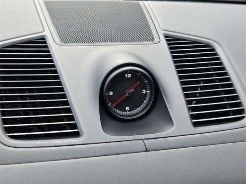 Used 2022 Porsche Cayenne image 25