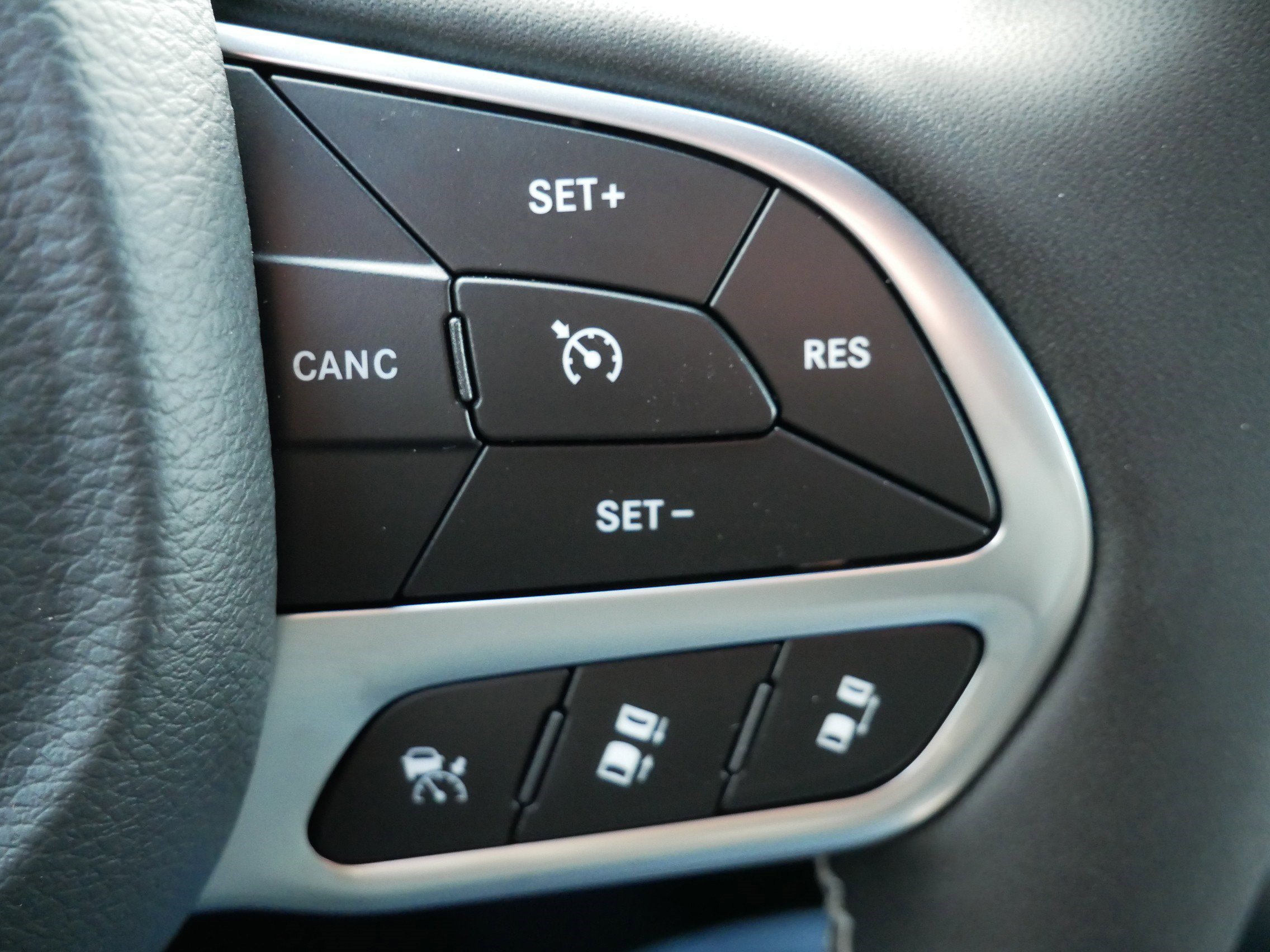 New 2026 Chrysler Pacifica Select FWD image 16