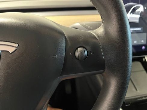 Used 2021 Tesla Model Y Long Range AWD/4WD image 26