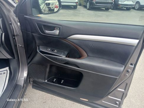 Used 2014 Toyota Highlander XLE image 15