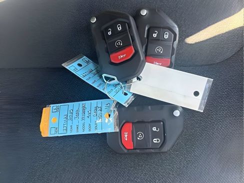 Used 2025 Jeep Wrangler Unlimited Sahara AWD/4WD image 30