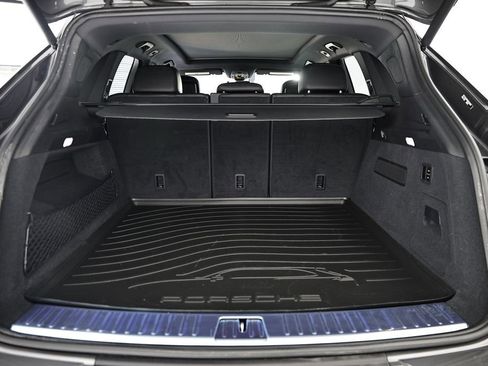 Certified 2025 Porsche Cayenne AWD/4WD image 31