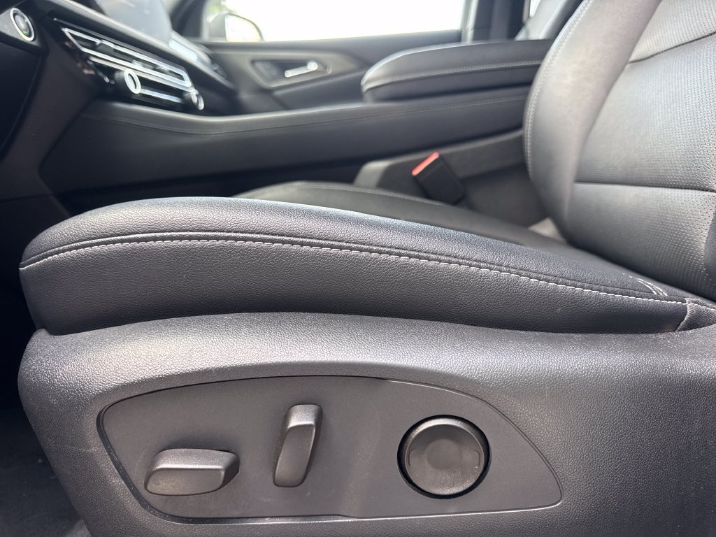 Used 2025 Chevrolet Traverse LT FWD image 15