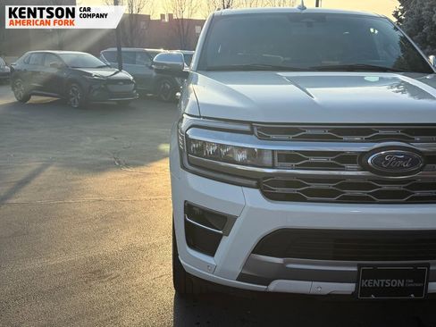 Used 2024 Ford Expedition Platinum image 13