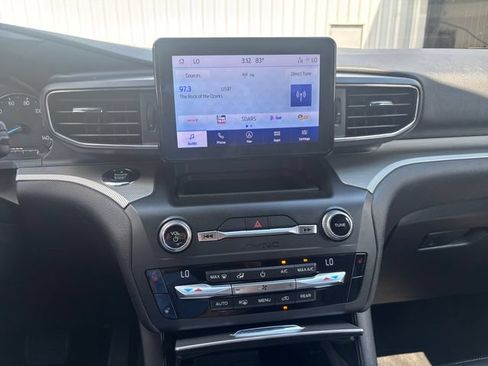 Used 2020 Ford Explorer XLT w/ Equipment Group 202A AWD/4WD image 17