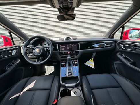 Used 2026 Porsche Macan image 6