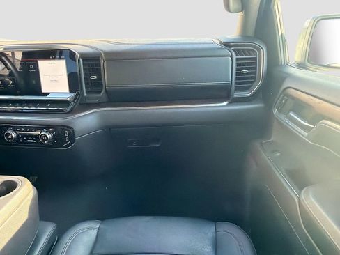 Used 2024 GMC Sierra 1500 SLT AWD/4WD image 17