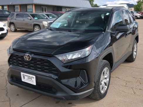 Used 2021 Toyota RAV4 LE AWD/4WD image 2