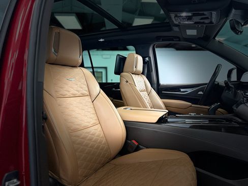 Used 2023 Cadillac Escalade ESV Sport w/ LPO, ONYX Package AWD/4WD image 36