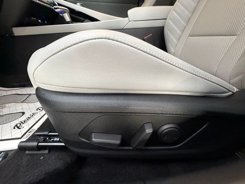 Used 2025 Hyundai Elantra Limited FWD image 26