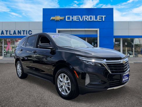 Used 2023 Chevrolet Equinox LT image 2