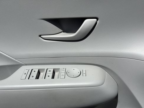 Used 2024 Hyundai Kona SEL FWD image 20