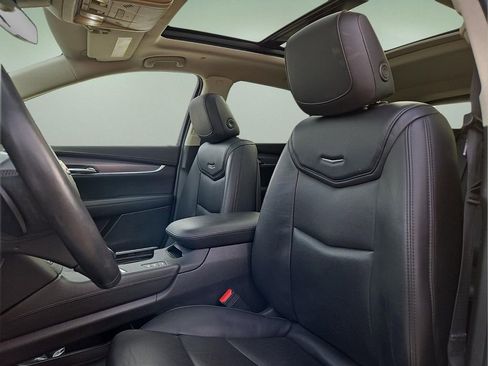 Used 2018 Cadillac XT5 Luxury w/ Driver Awareness Package image 14