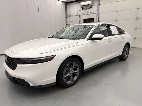 Used 2024 Honda Accord EX image 3