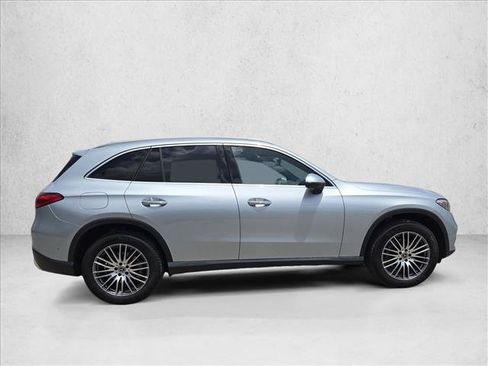 Used 2026 Mercedes-Benz GLC 300 image 4