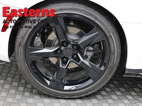 Used 2018 Chevrolet Camaro LT RWD image 27