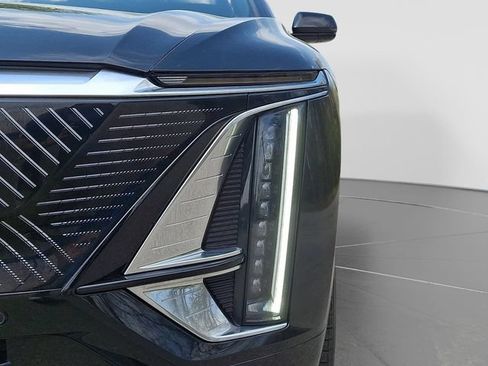 Used 2024 Cadillac Lyriq Luxury w/ LPO, Floor Liner Package AWD/4WD image 9