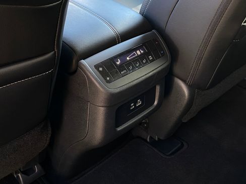 Used 2025 Nissan Pathfinder SL image 26