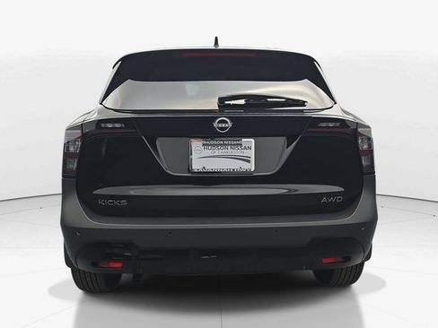 Used 2025 Nissan Kicks SV AWD/4WD image 8