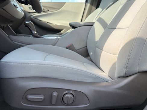 Used 2017 Chevrolet Malibu LT FWD image 9
