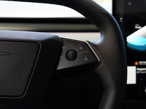Used 2024 Tesla Cybertruck AWD Crew Cab image 31