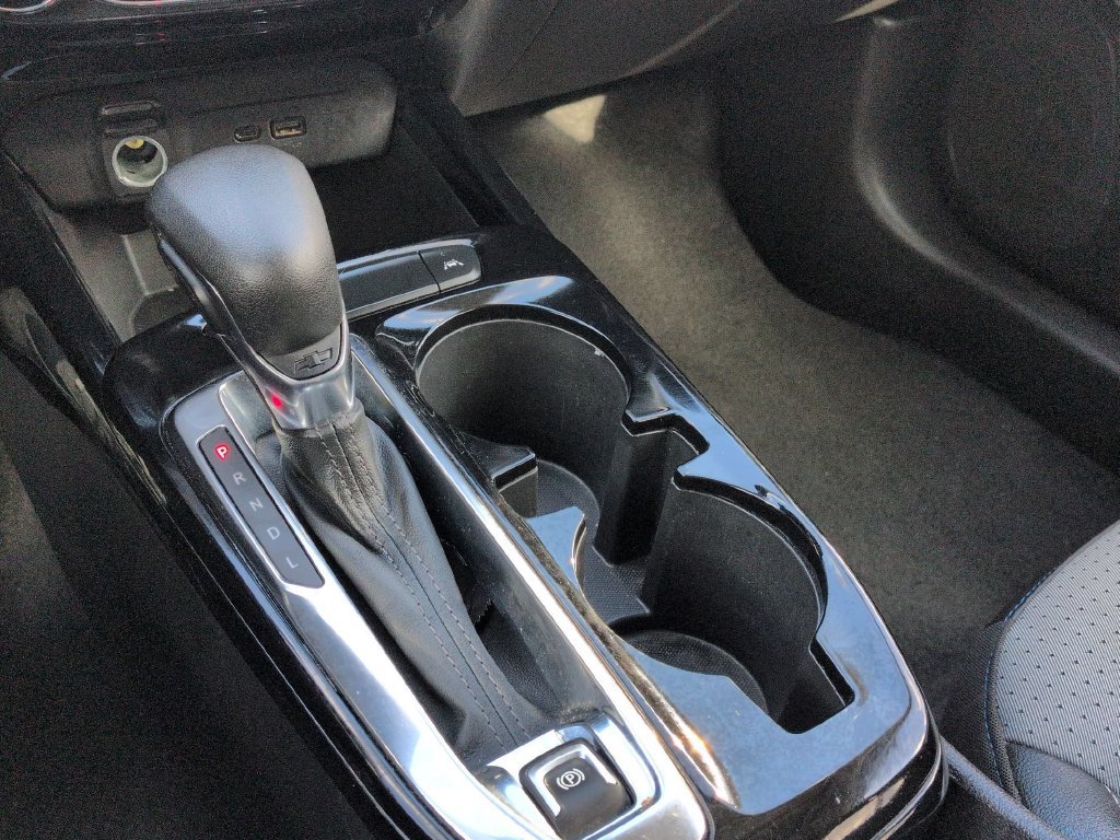 Used 2025 Chevrolet Trax LT w/ LT Convenience Package FWD image 23