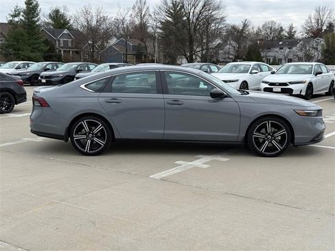 Used 2023 Honda Accord Sport image 2