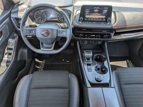 Used 2025 Nissan Rogue SV AWD/4WD image 8
