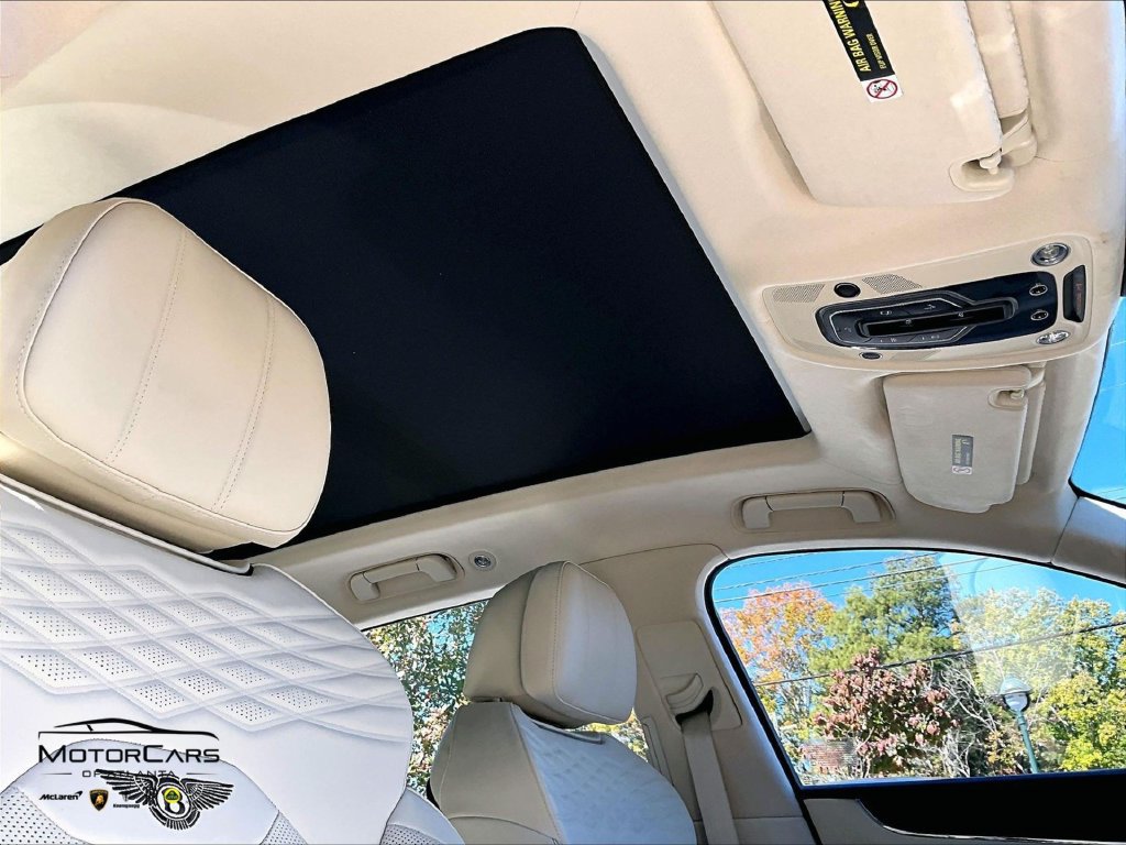 Used 2025 Bentley Bentayga AWD/4WD image 17