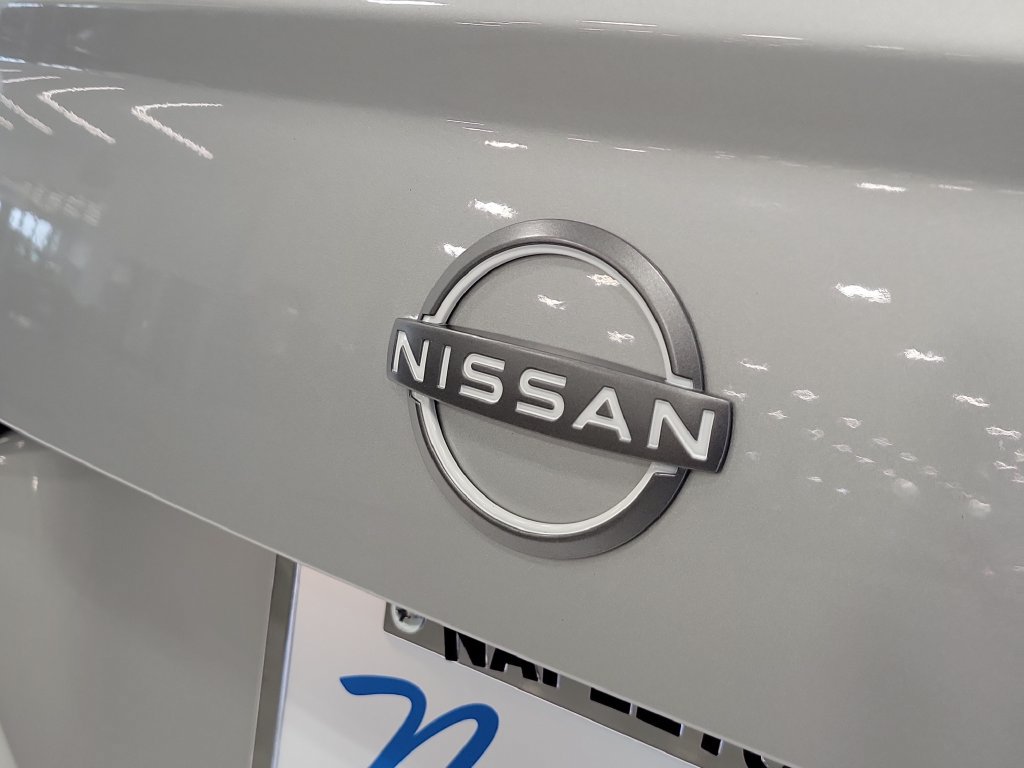 Used 2025 Nissan Versa SV FWD image 5